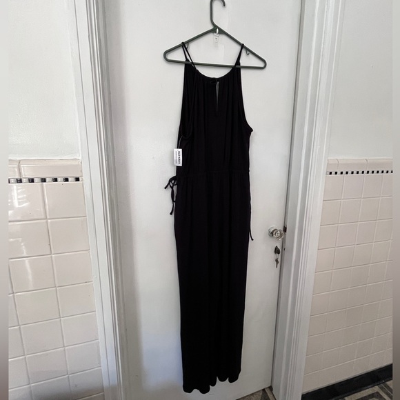 Maternity Cropped
Halter Wide-Leg
Jumpsuit - Picture 2 of 4